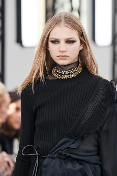 Look 96